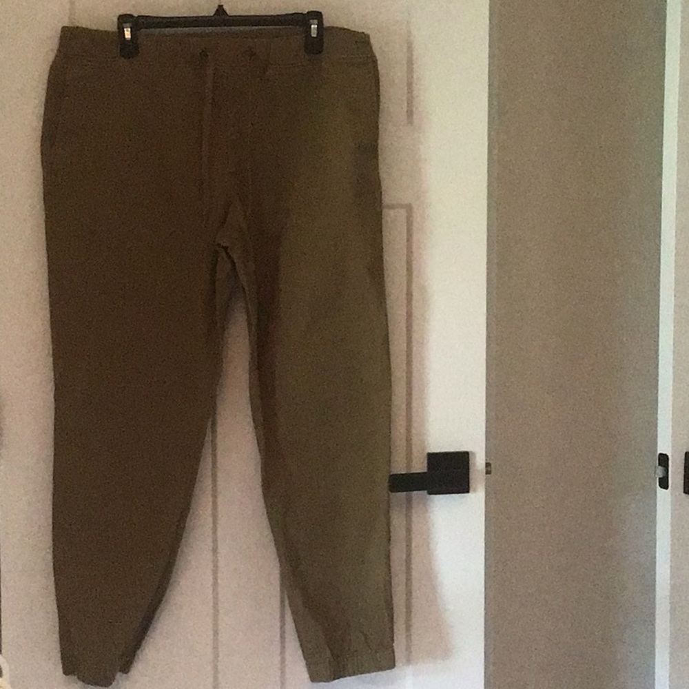 Men's Tan Casual Pants